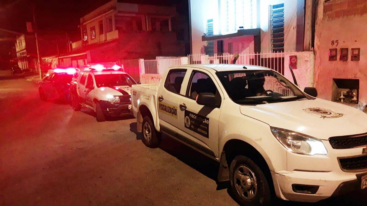 Covid-19: força-tarefa fecha comércio por aglomeração em Volta Redonda