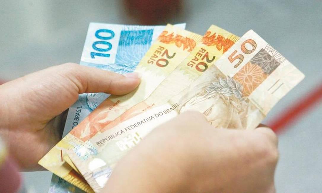 Orçamento de 2022 prevê salário mínimo de R$ 1.169