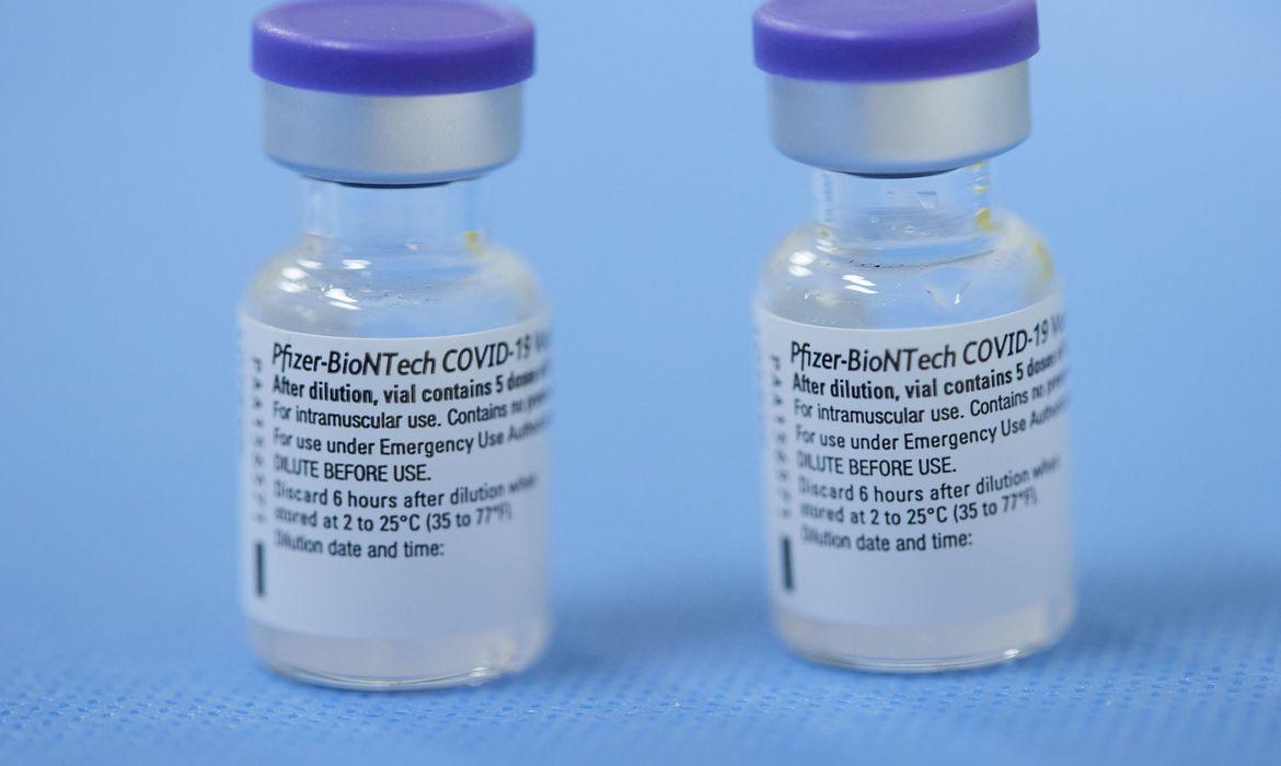 Estado do Rio autoriza aplicar Pfizer caso falte AstraZeneca para segunda dose