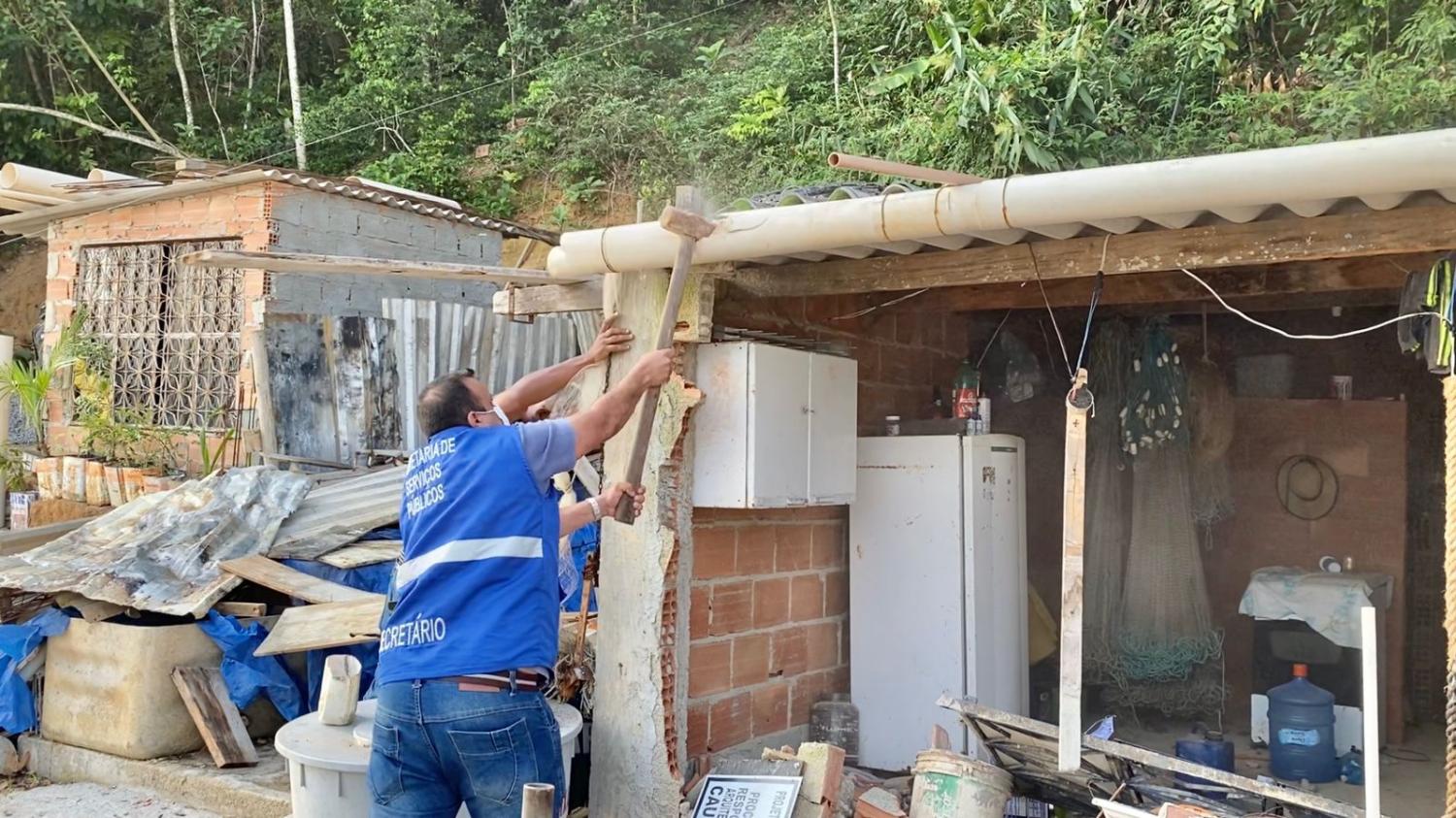 Mangaratiba inicia operação para demolir construções irregulares em áreas de proteção ambiental