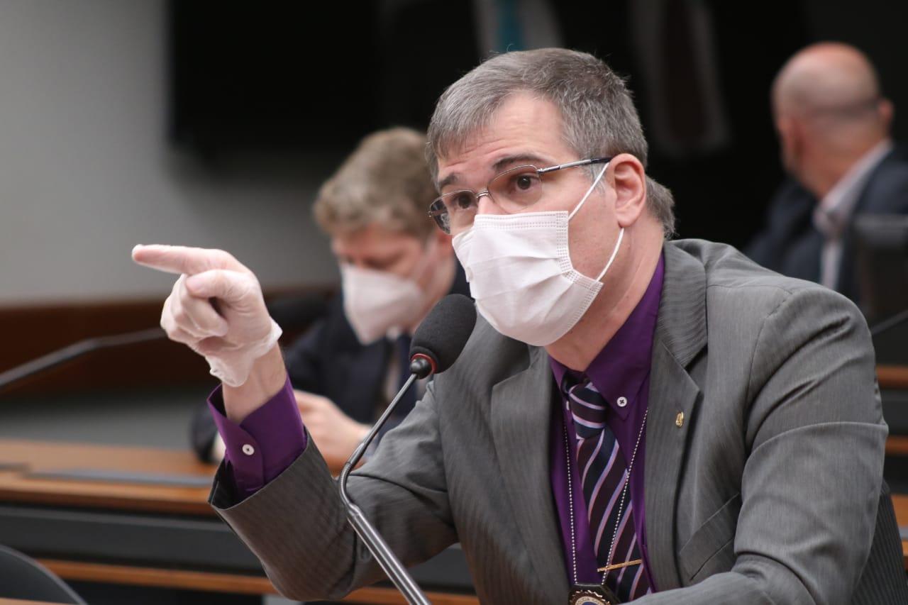 Deputado Federal Delegado Antonio Furtado vota favorável a cobrança fixa do ICMS no combustível