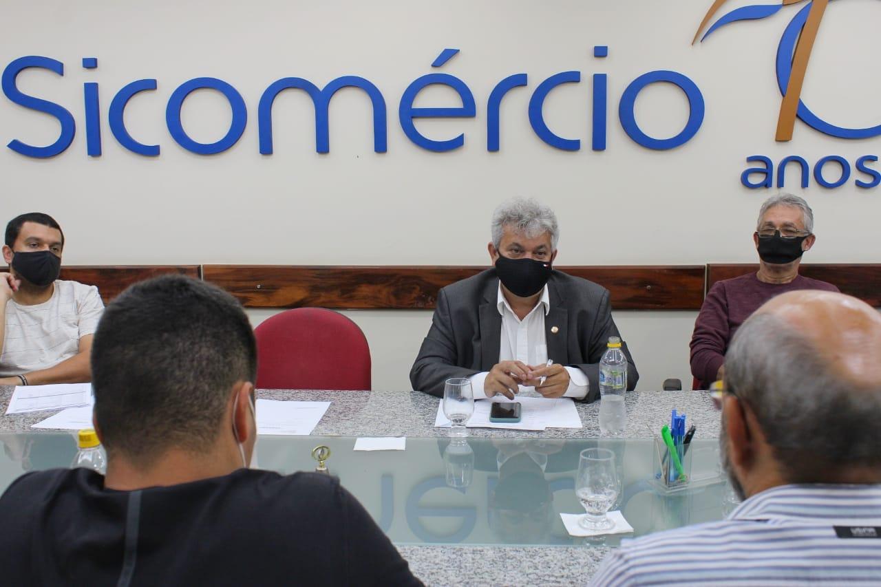 Marcelo Cabeleireiro participa de reunião no Sicomércio