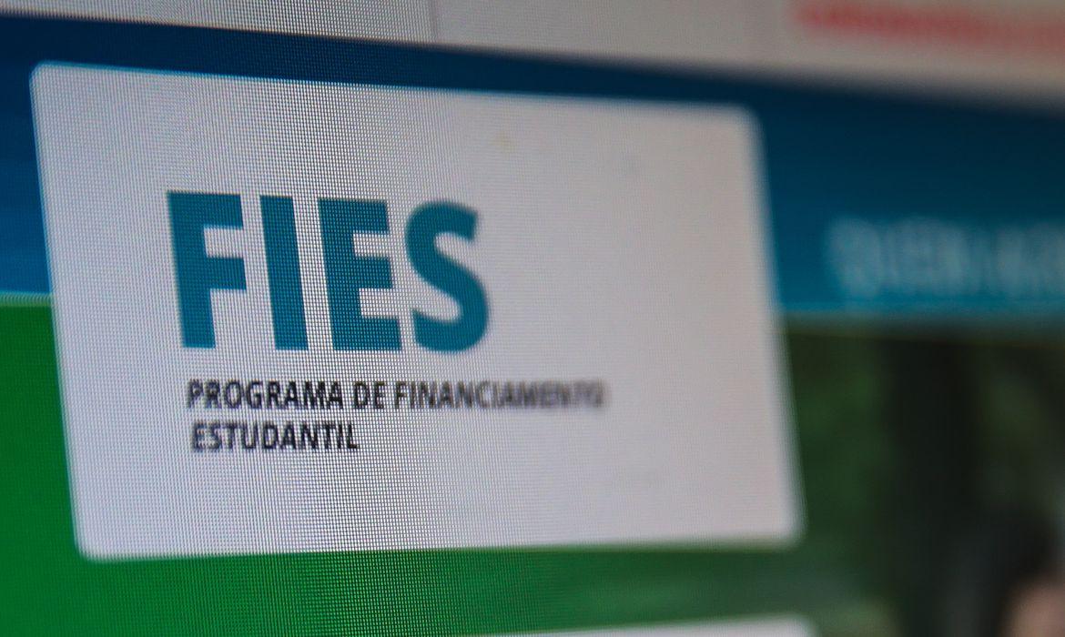 Educação MEC prorroga prazo para renovação de contratos do Fies