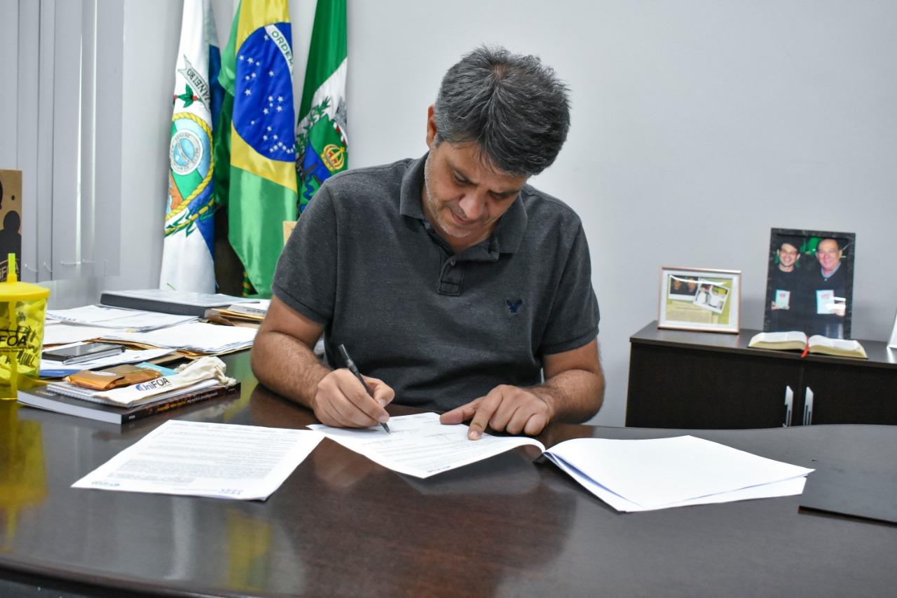 Prefeitura de Porto Real paga auxílio financeiro tecnológico a profissionais da Educação