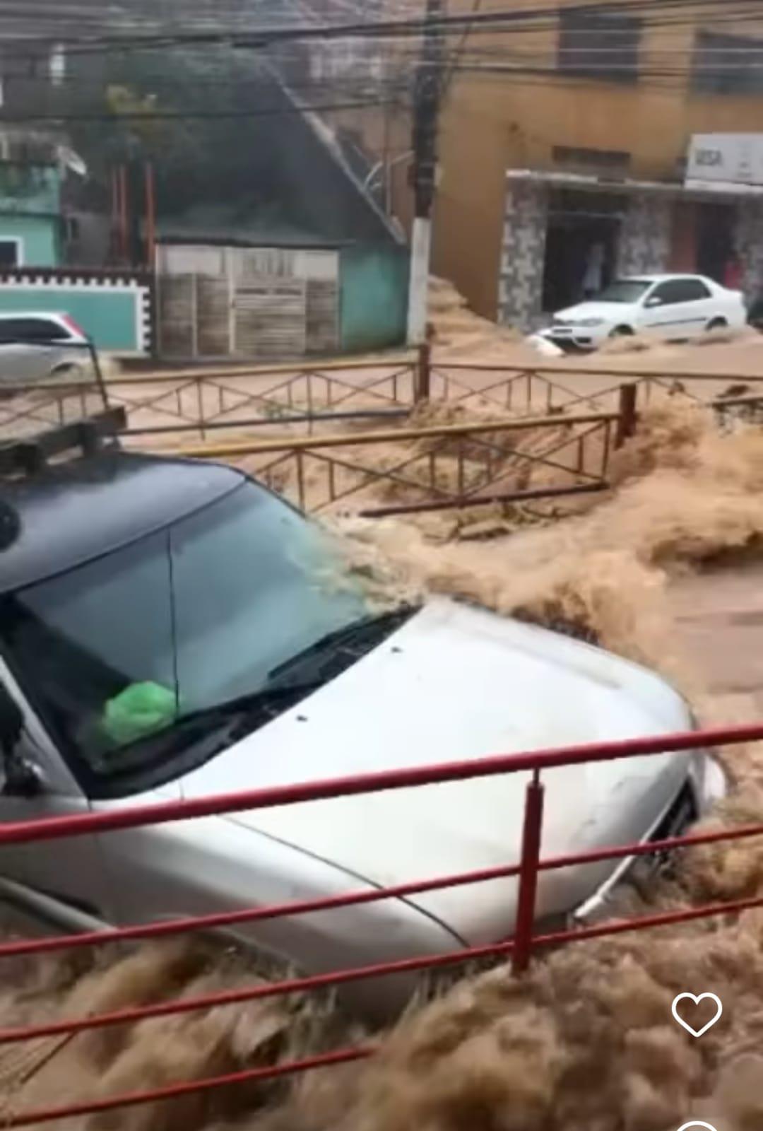 Chuva de 44.5 milímetros causa diversos transtornos em Volta Redonda