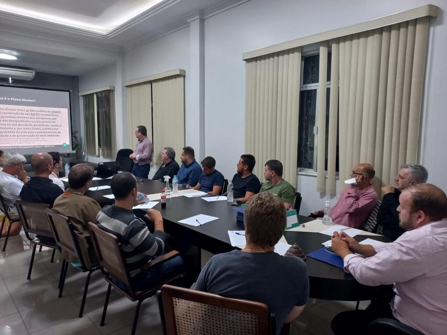 Diretoria da ACIAP-BM debate  sobre revisão do Plano Diretor