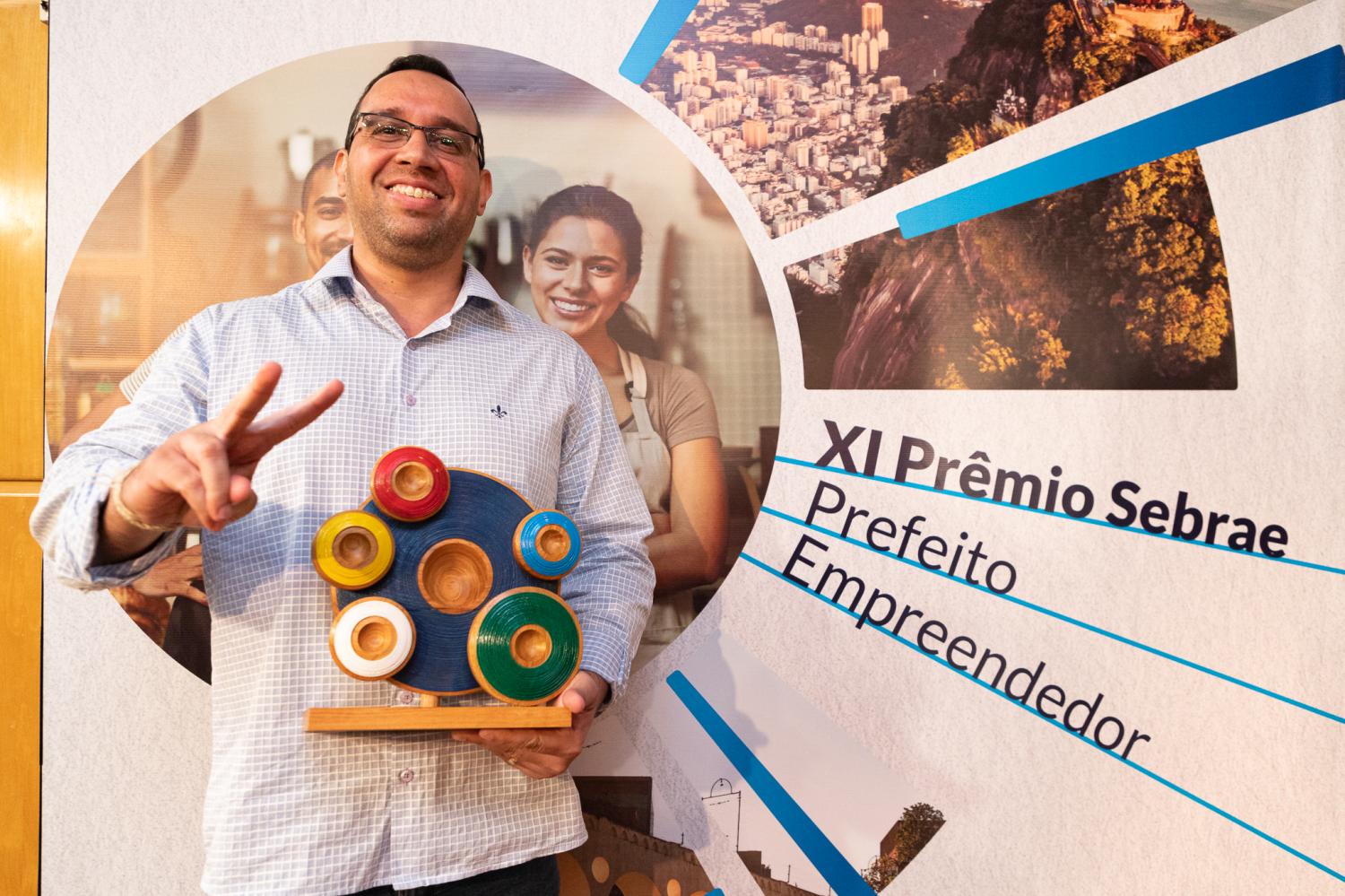 Prefeito de Vassouras vence Prêmio Prefeito Empreendedor Sebrae