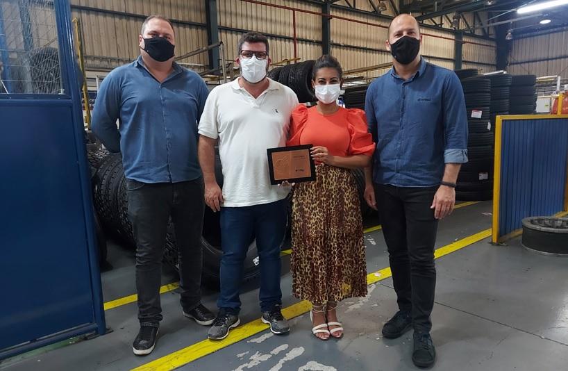 Vipal Borrachas homenageia reformadoras pelos cinco anos de Rede Autorizada