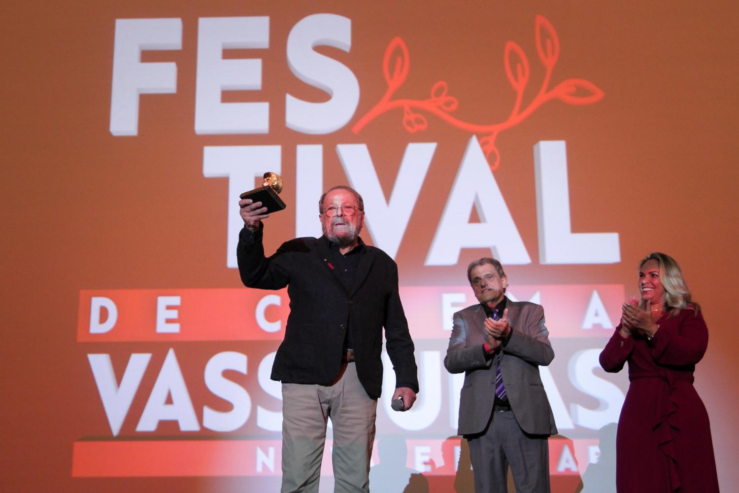 Homenagem a Carlos Vereza marca abertura do 1º Festival de Cinema de Vassouras