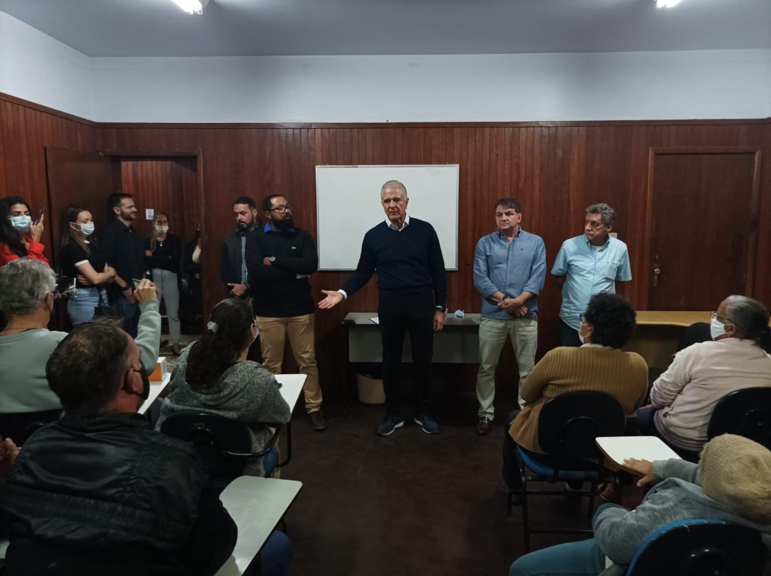 Deputado Júlio Lopes se reúne com empresários e líderes comunitários no Sul Fluminense