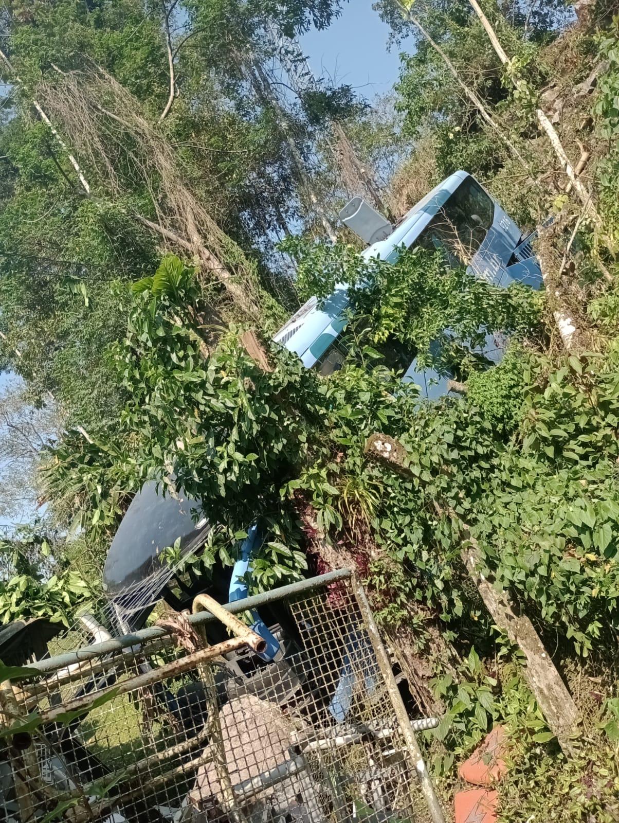 Hospital da Praia Brava presta atendimento aos passageiros do ônibus que caiu de ribanceira
