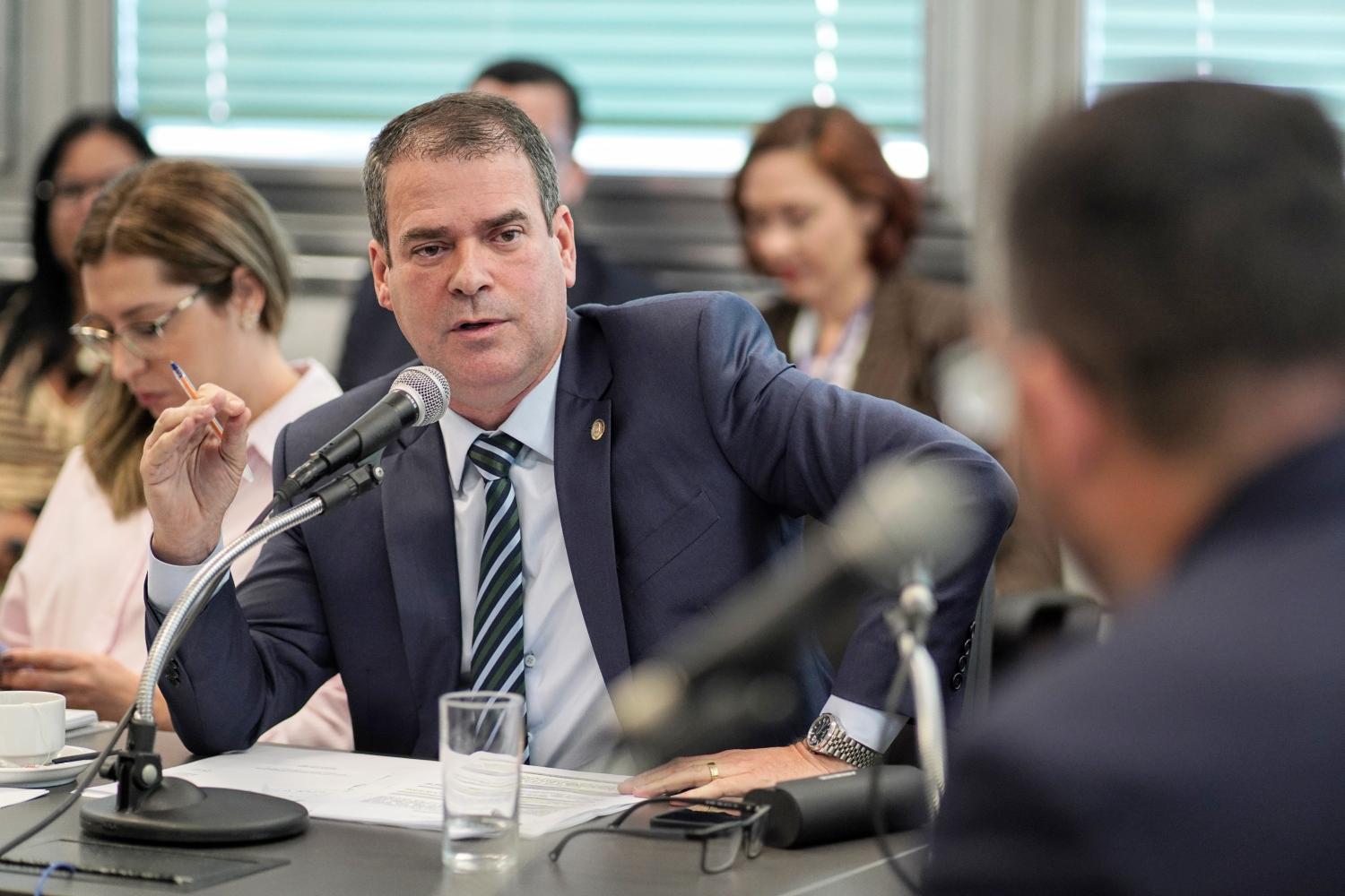 Alerj pode multar aplicativos de transporte que cobrarem adicional por ar-condicionado*