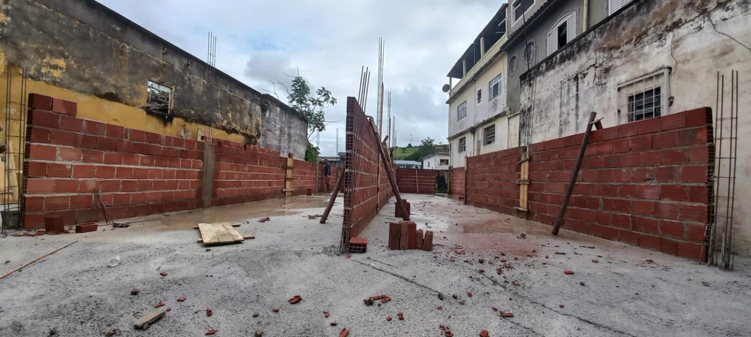 Guarda Ambiental interdita obra irregular às margens do Rio Barra Mansa