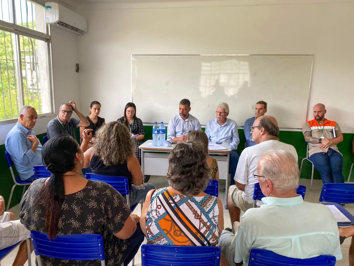 Jari tem reunião com moradores de Santa Isabel para tratar dos problemas no fornecimento de energia elétrica
