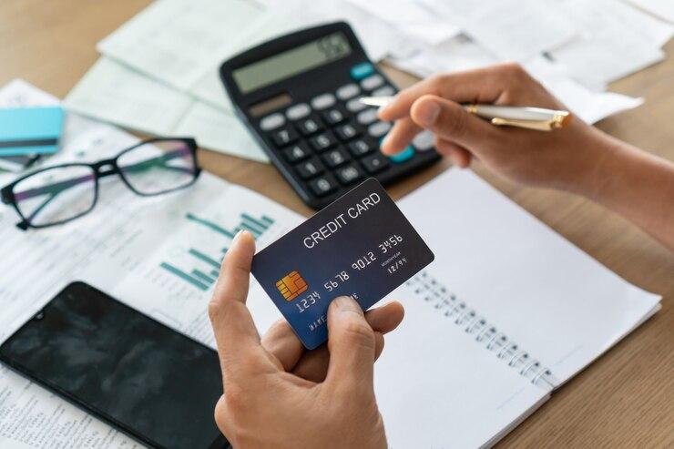 Juros do rotativo passam a ser limitados a 100% da dívida