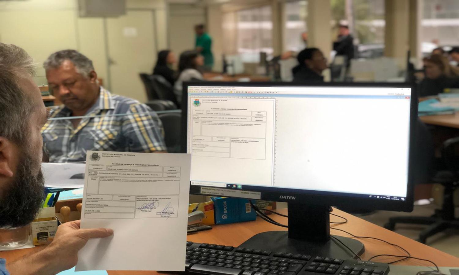 Alvará automatizado já pode ser emitido em todo o RJ e permite abertura de empresas em até 40 minutos