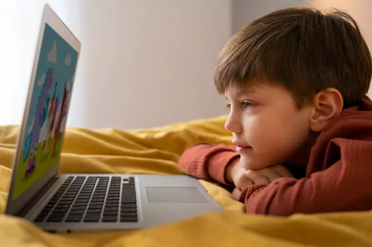 ECA Digital: Aferição de idade online será implementada em fases no Brasil