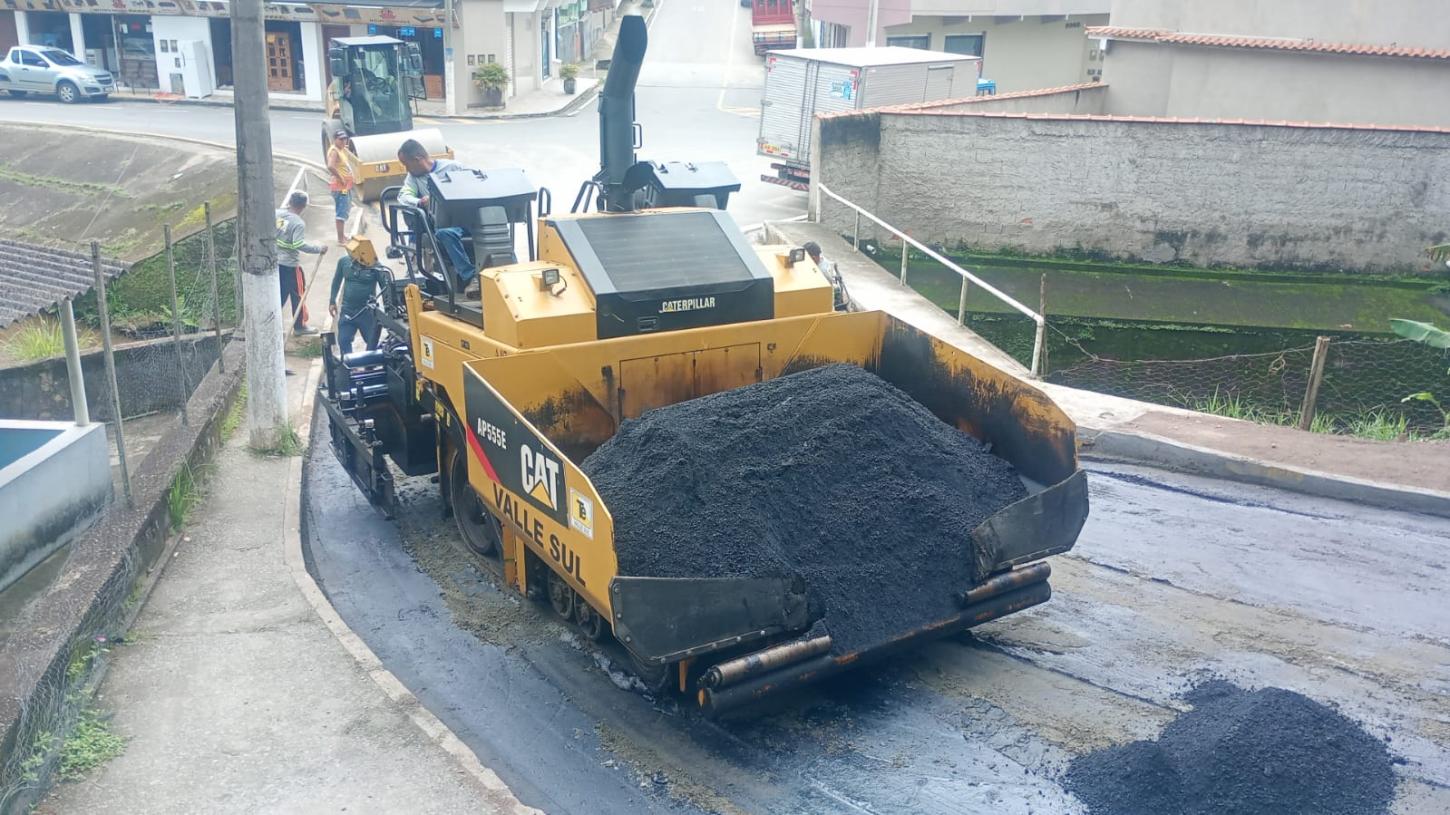 Prefeitura entra em fase de finalização da obra de drenagem e asfaltamento no Centro de Rio Claro
