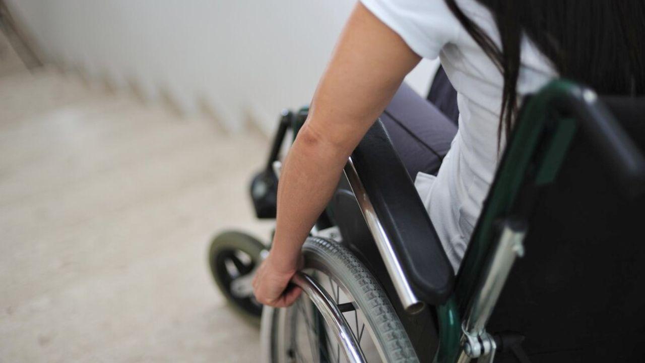 Recusar pessoa com deficiência em carro de aplicativo gera dano moral