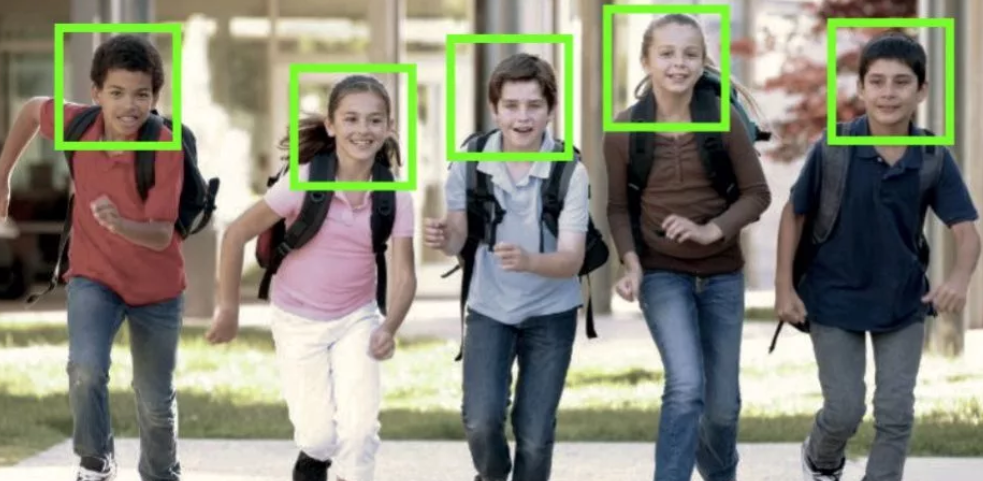 Sistema de reconhecimento facial monitora alunos no Brasil