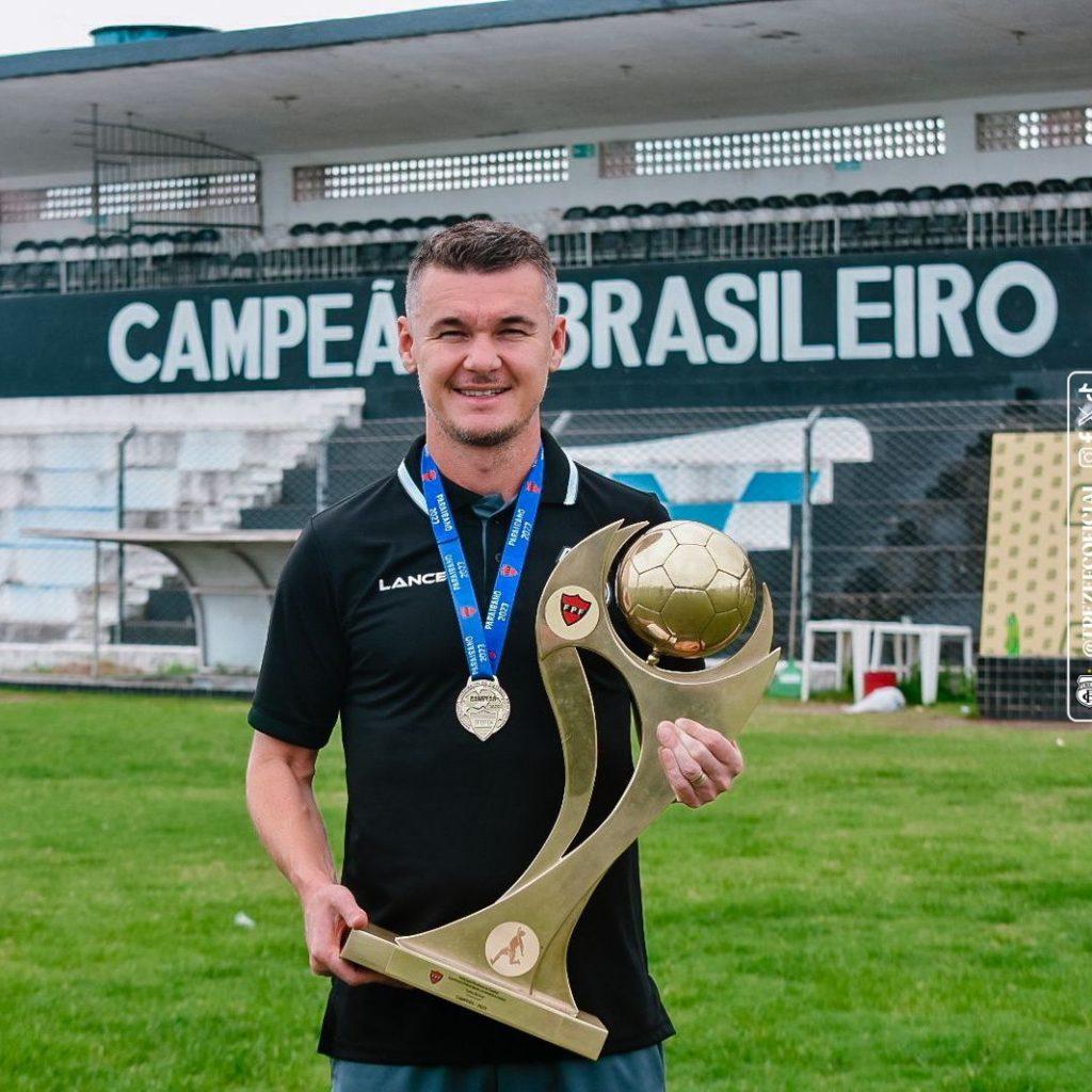 William De Mattia é o novo técnico do Voltaço