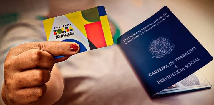 Brasil: 895 mil famílias ganham mais com auxílios do que se trabalhassem com carteira assinada