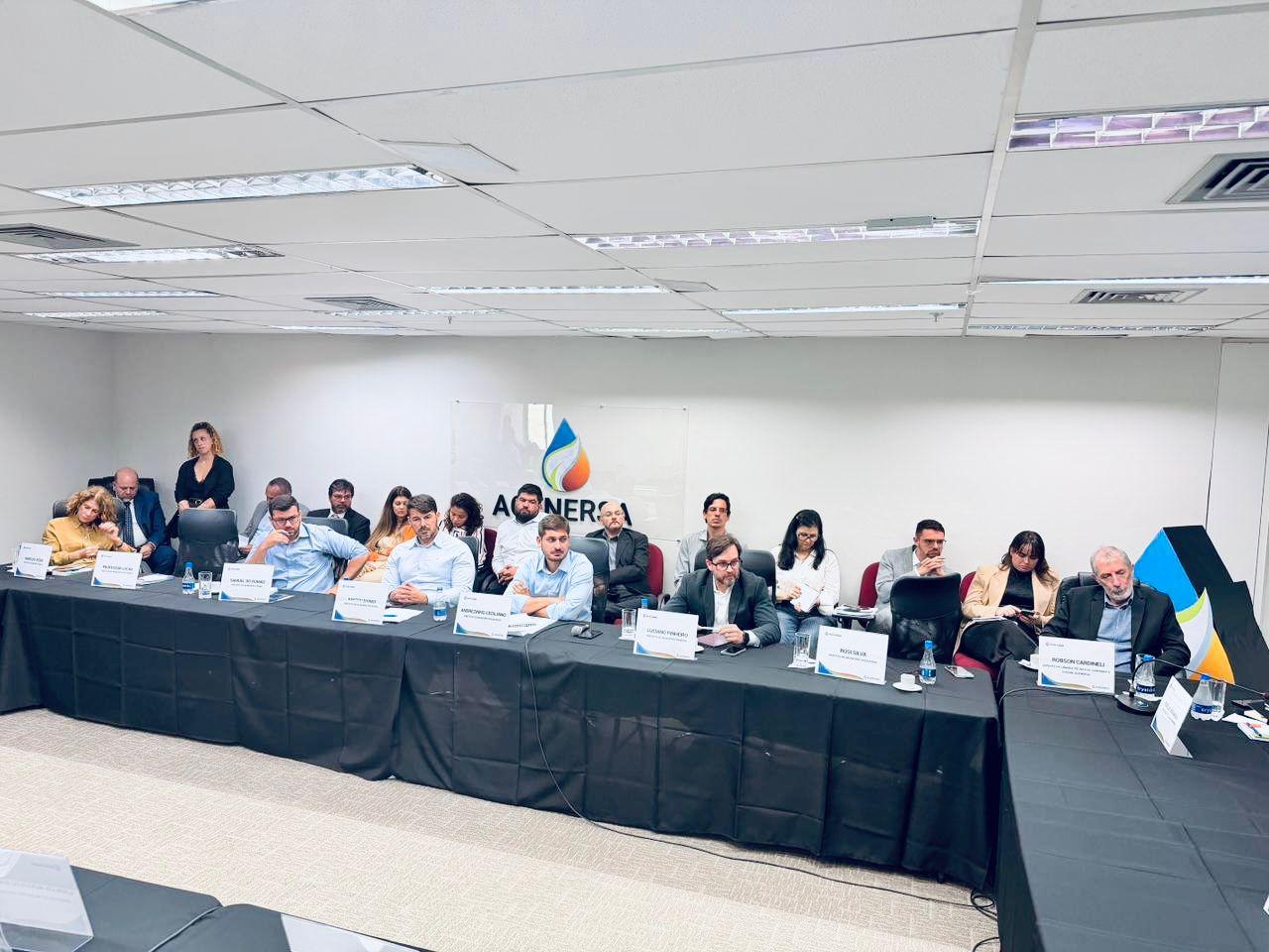 Luciano Muniz volta à Agenersa para reforçar cobranças no abastecimento de água em Pinheiral