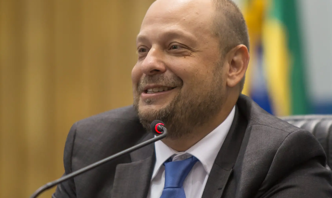 Nomeado após escândalo das cobranças irregulares, presidente do INSS é demitido pelo governo Lula