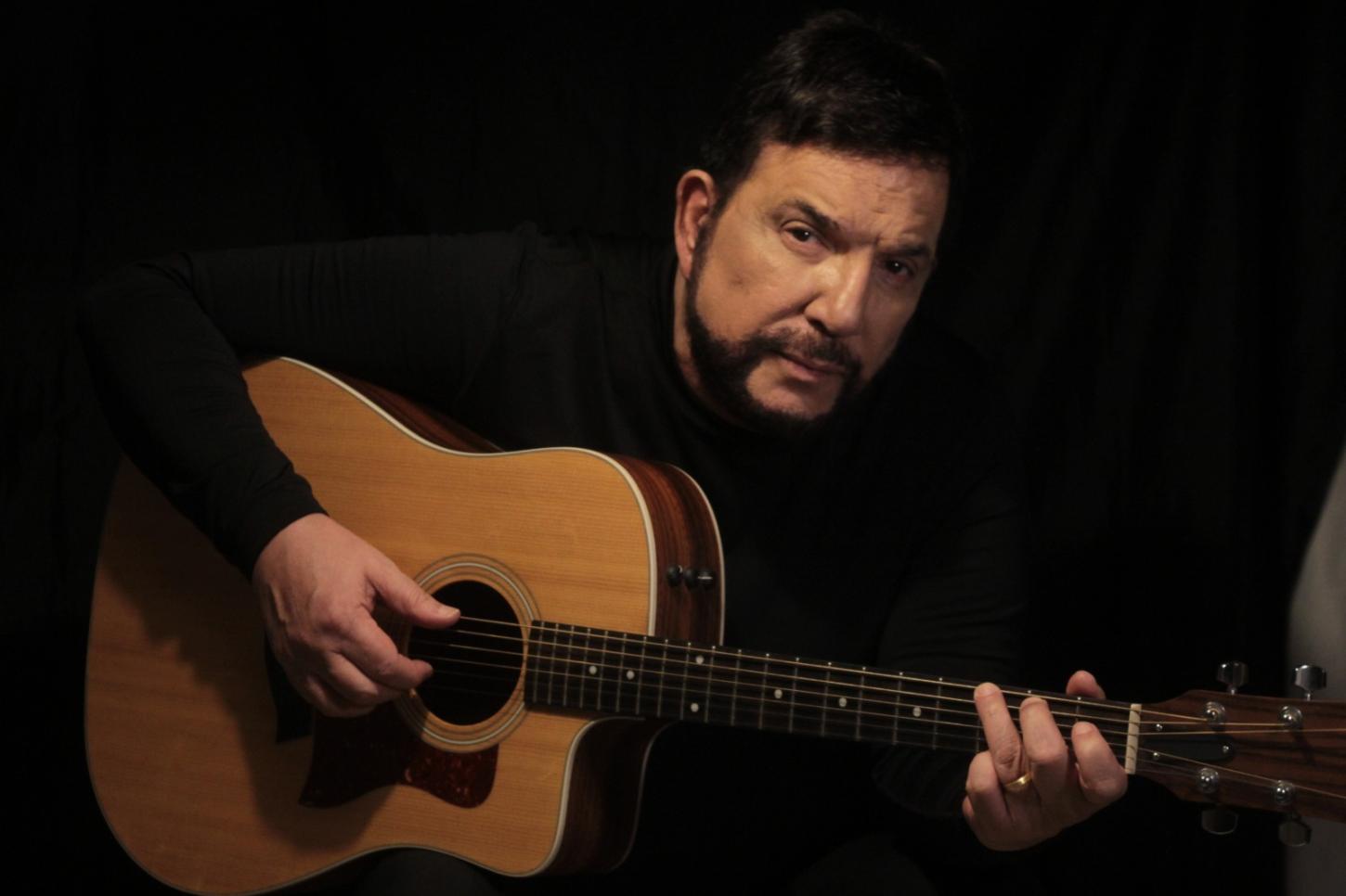 Teatro Sonora apresenta cantor e compositor Michael Sullivan em Conservatória nesta sexta (17)