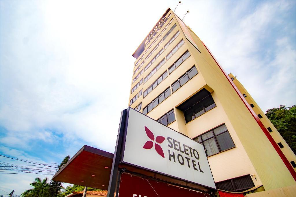 Volta Redonda: Seleto Hotel está com vaga de emprego para garçom