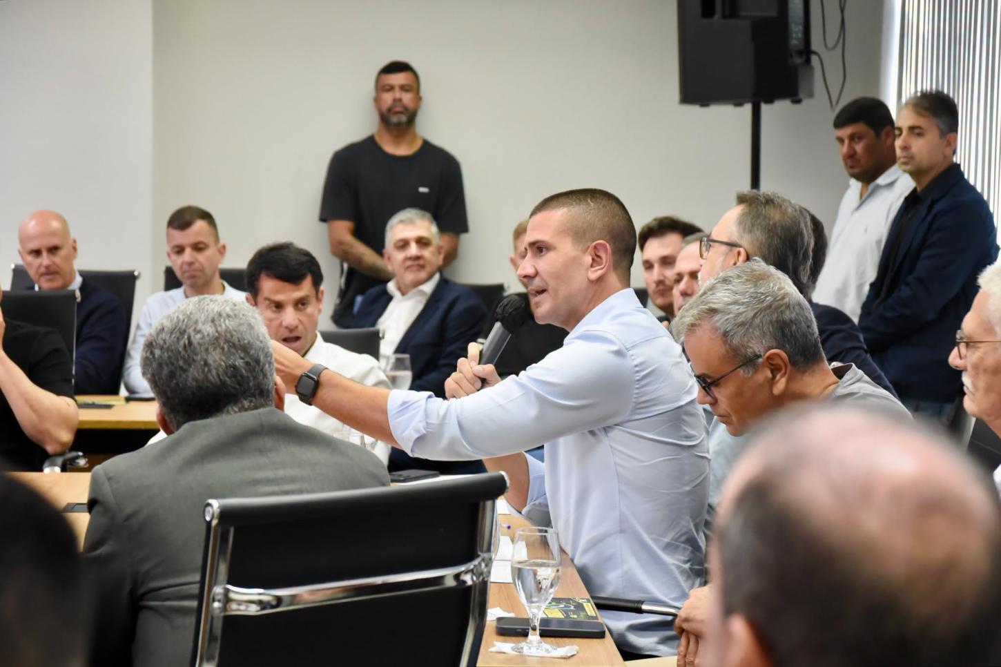 Douglas Ruas reúne 53 prefeitos do Estado do Rio e fala da importância do investimento no Interior