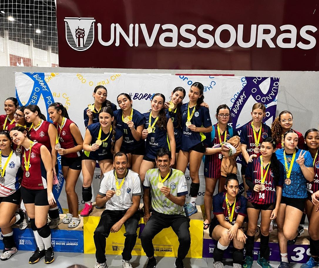 Equipes de Vôlei e Handebol de Pinheiral brilham em competições regionais