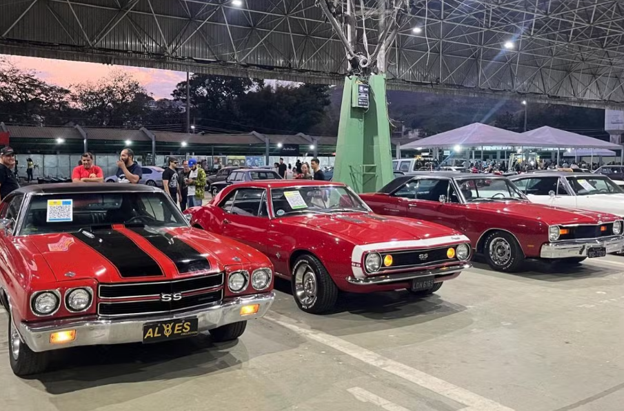Volta Redonda recebe encontro tradicional de carros antigos com shows