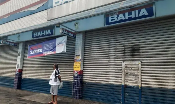 Casas Bahia fecha 298 lojas e pode demitir quase 3 mil funcionários 