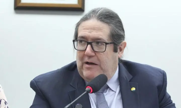 Comissão aprova criação de política nacional de combate à evasão escolar