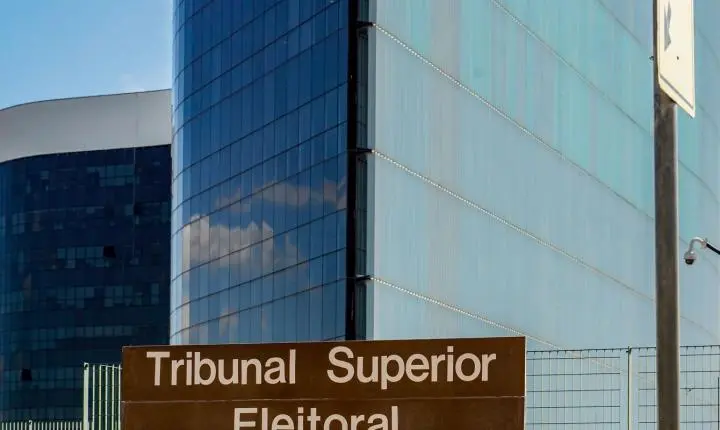 Ministro do TSE proíbe suspensão do canal Exército do Lula 