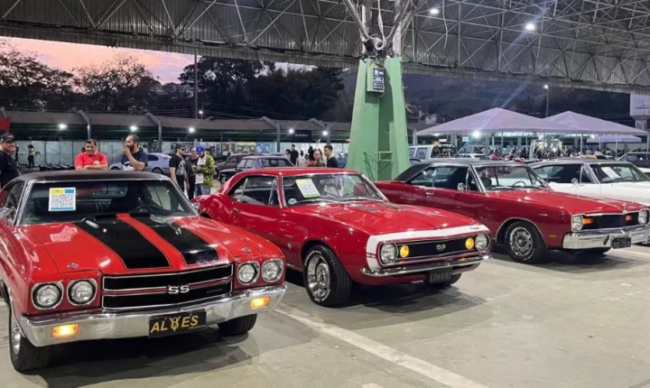 Volta Redonda recebe encontro tradicional de carros antigos com shows